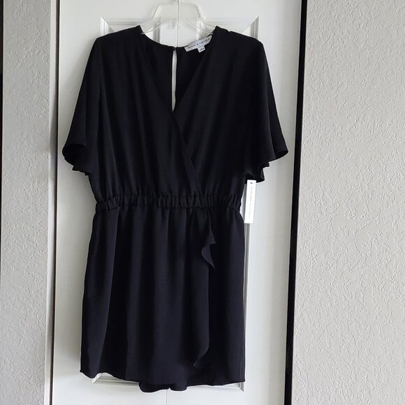 Emma & Michele Black Flutter Sleeve Wrap Romper Women's Size L - Picture 1 of 13